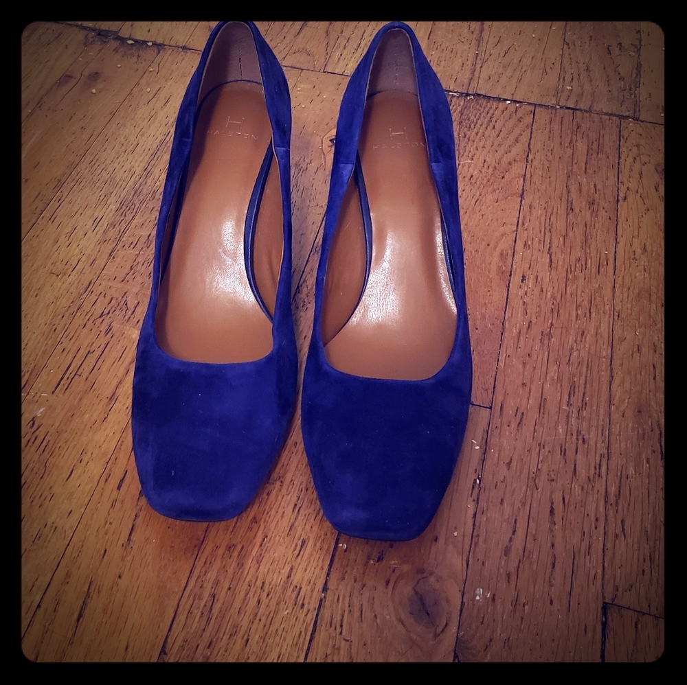 Blue suede pump, never worn